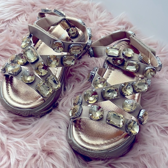 Shoes - Picture 1 of 4